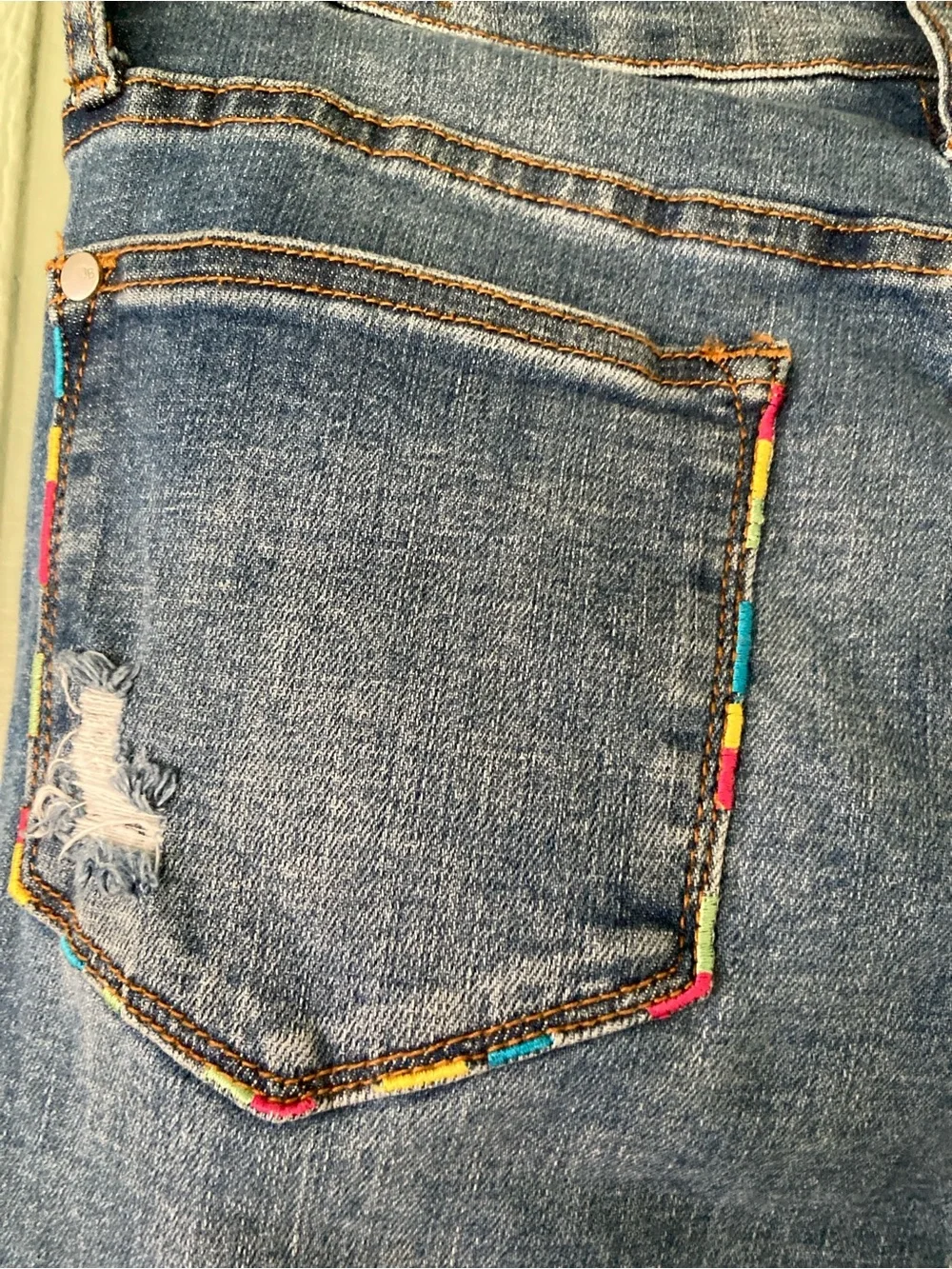 Judy Blue Size Jr. 7 medium wash distressed skinny fit stitch accent jeans
